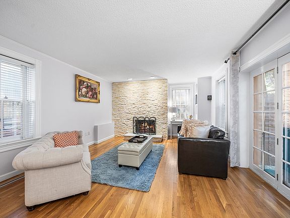 3rd image of 1175 Chestnut St APT 3