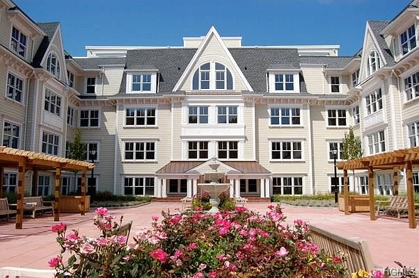 1st image of 225 Stanley Ave #223