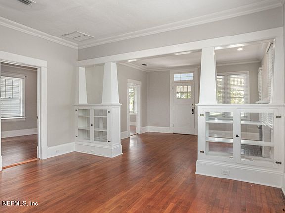 4th image of 2111 MYRA Street
