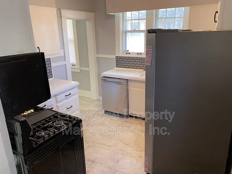 414 N Willett St — Photo 15