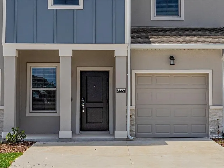 3227 Laurent Loop — Photo 2