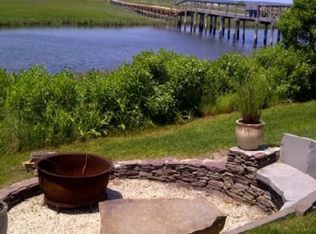 60 Hidden Cove Ct, Southampton, NY 11968