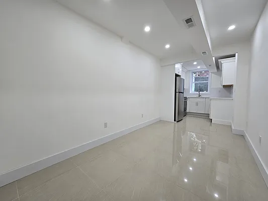 Rented by Kahana Real Estate LLC | media 3