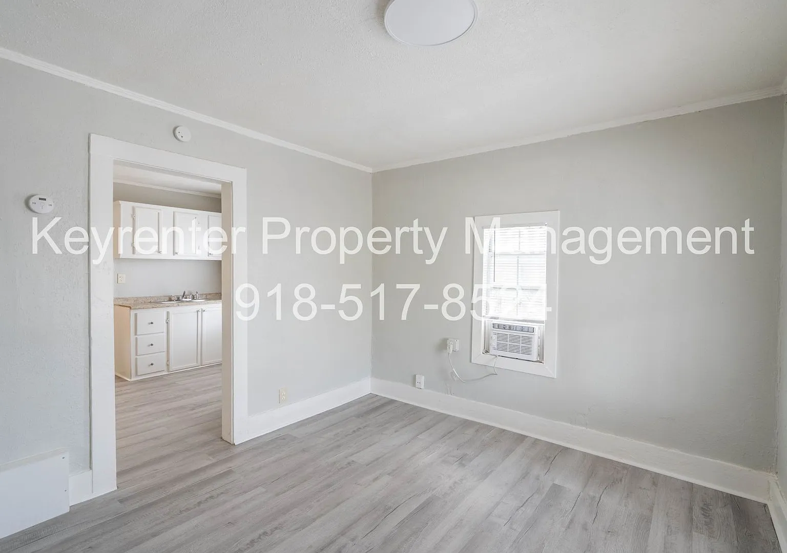 E 7th St Duplex — Photo 3