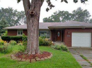 8016 Schreiber Dr, Munster, IN 46321
