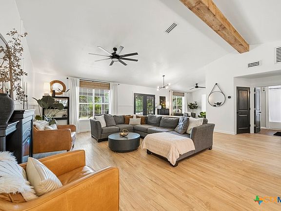 3rd image of 601 Valley View West Rd