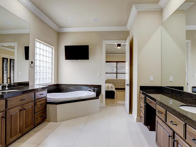 14202 Teal Cove Ln — Photo 32