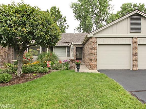 2nd image of 3112 Maple Villa Dr SE