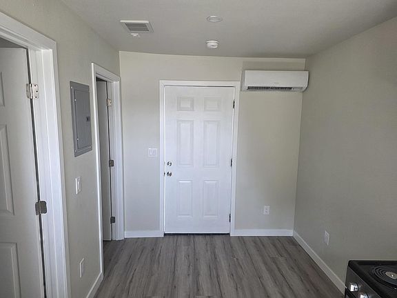 5th image of 512 1/2 E 49th St #512