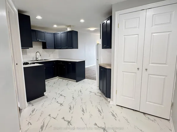 33 Wyndham St N #2, Guelph, ON N1H 4E4