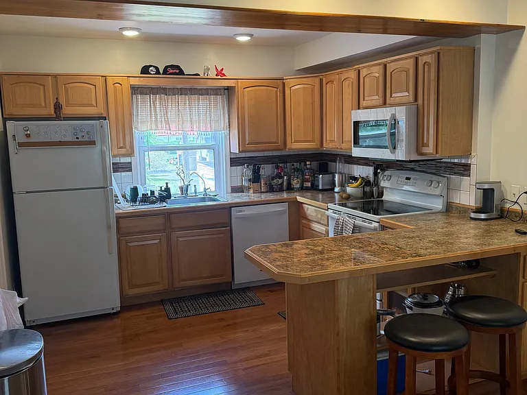 1412 Cherry Ln — Photo 3