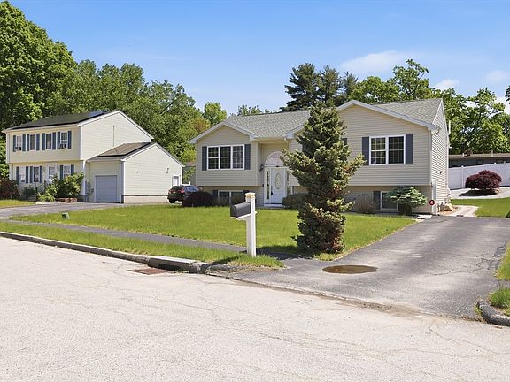 2nd image of 3 Oak Leaf Cir