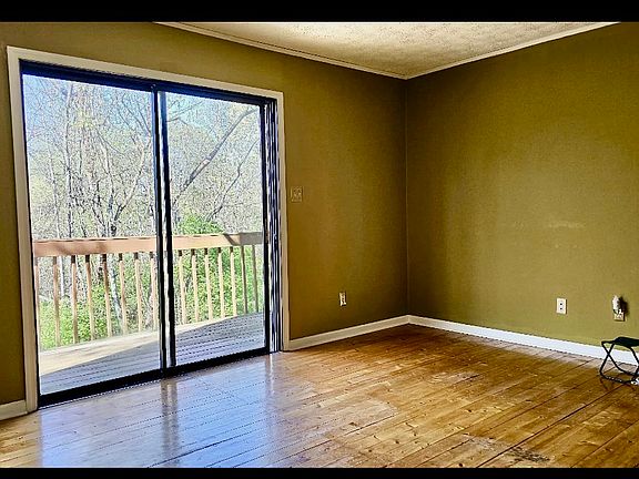 5th image of 628 Shadywood Ln