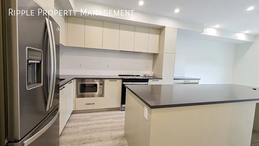 Modern 2 Beds, 2 Baths Apartment/Condo | No Pets Allowed — Photo 2