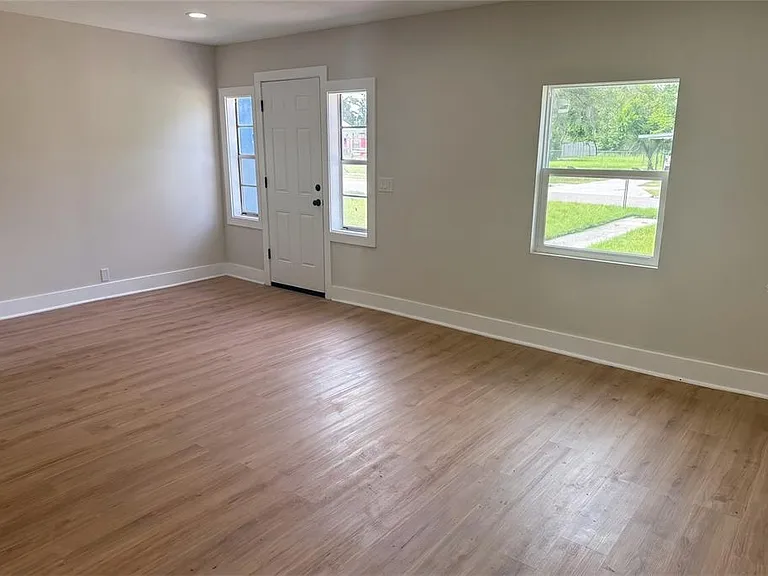 520 E Juanita St — Photo 19