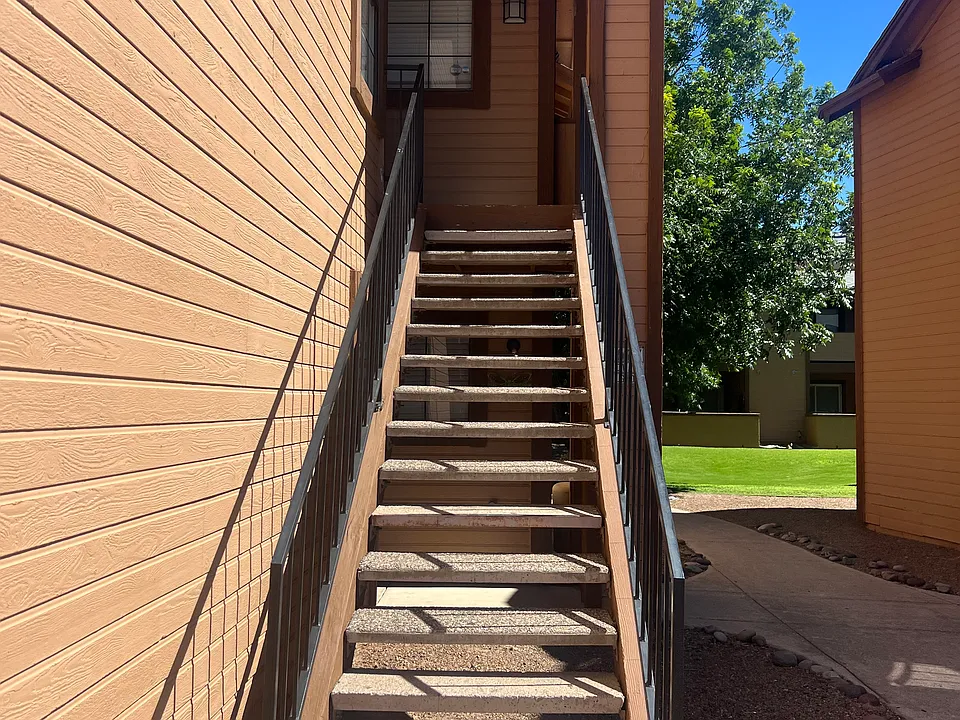 1695 W Midvale Village Dr