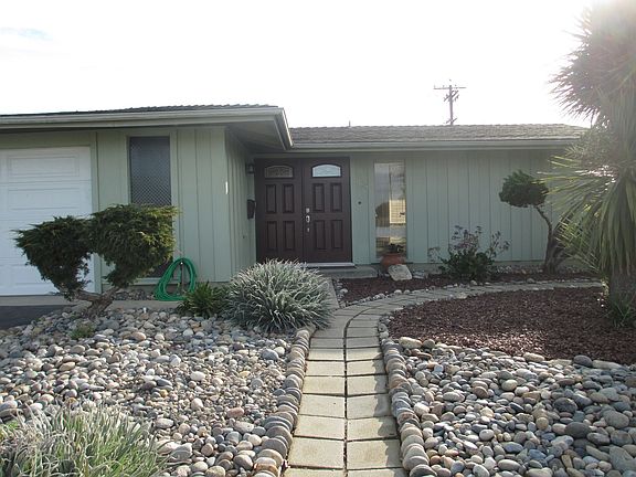 2nd image of 1100 N Gardenia St