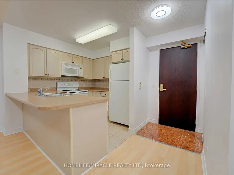 30 Grand Trunk Cres #1509 — Photo 8