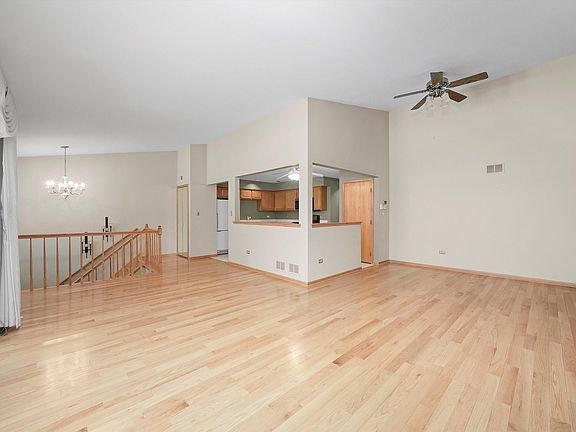 4th image of 8316 Woodland Dr APT 2