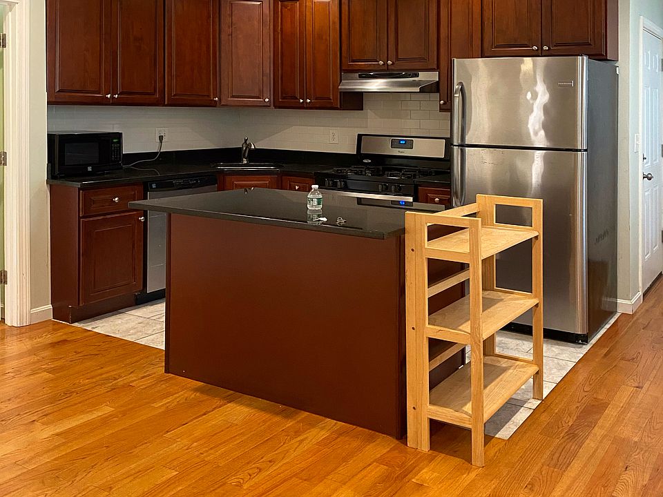 1st image of 20 Rockwell St #1