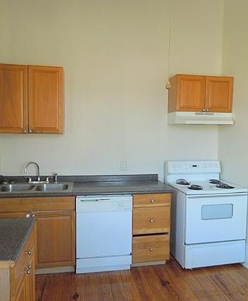 5th image of 210 N Carrollton Ave