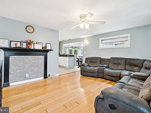 3rd image of 441 Independence Dr