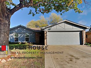 512 Normandy Ln, Saginaw, TX 76179