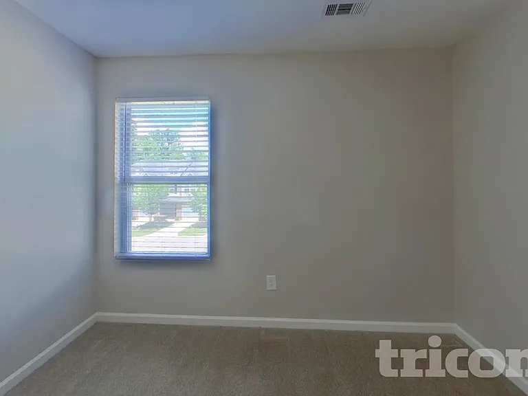 2046 Aragon Ln — Photo 12