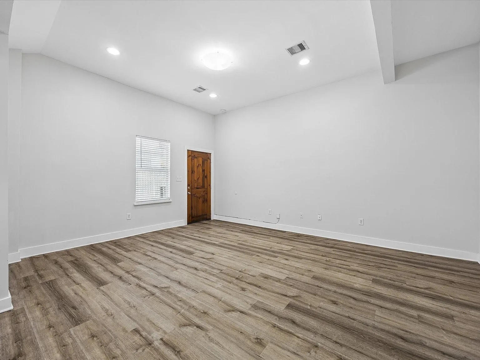 2 bed, 2.0 bath, 1170 sqft, $1,850 — Photo 3