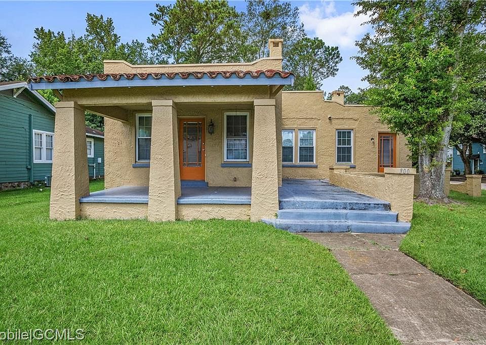 1st image of 300 Dexter Ave