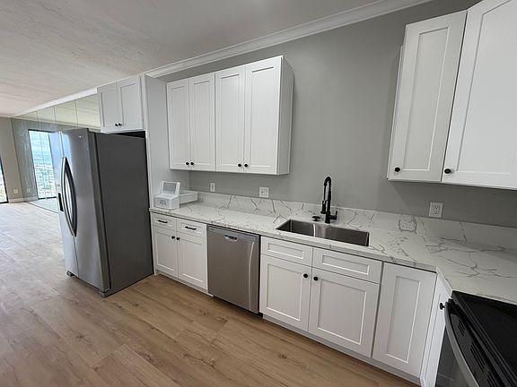 4th image of 2410 Albatross St Unit 12