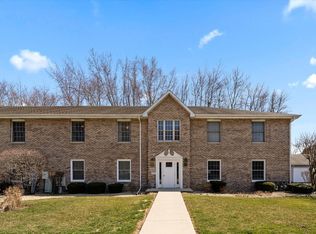 321 N Airlite St APT C, Elgin, IL