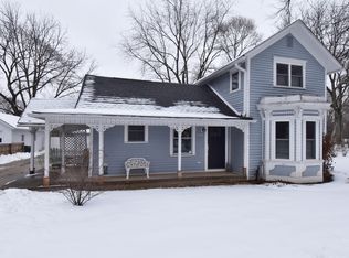 32W244 Glos St, Wayne, IL 60184