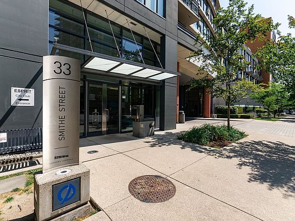 3rd image of 33 Smithe St #2508
