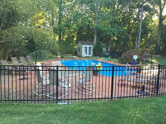 5th image of 8 Fox Meadow Ct