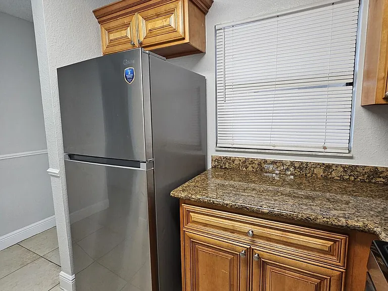 1660 Windorah Way #H — Photo 8