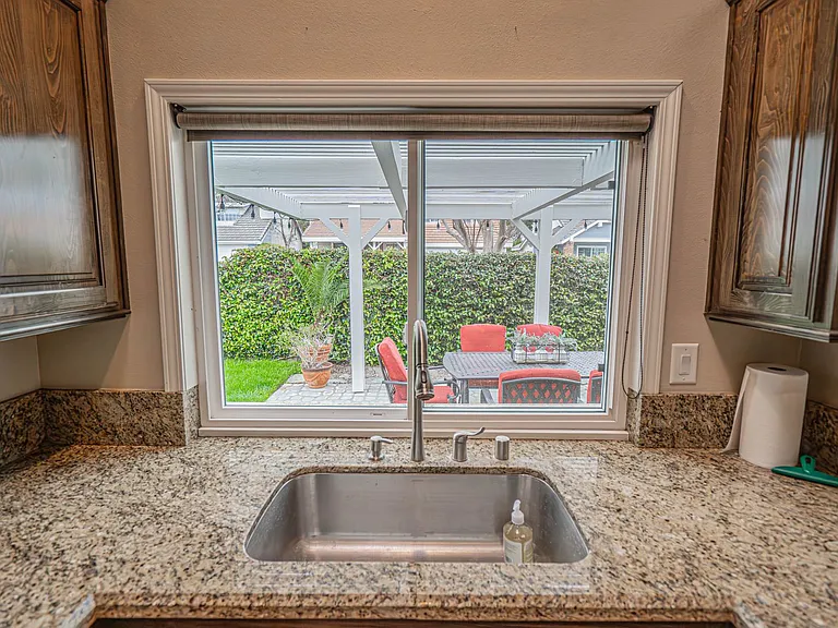 24022 Rockridge Ct — Photo 6