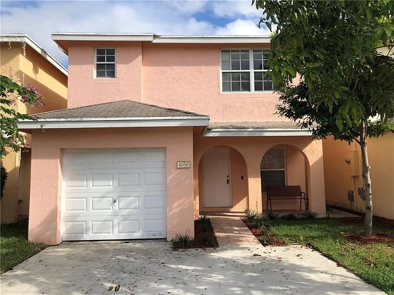 3 bed, 1671 sqft, $3,200 — Photo 1