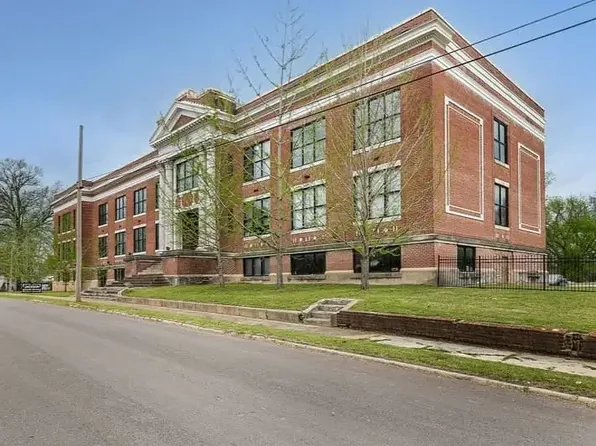 217 E Deaderick St #2F, Jackson, TN 38301
