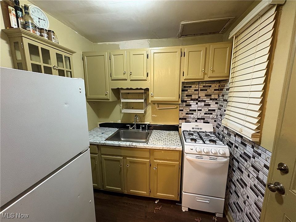 2nd image of 450 Kenwood Dr #E-12