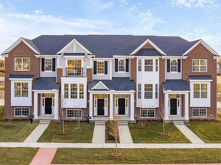 155 Chester Arthur Dr — Photo 1