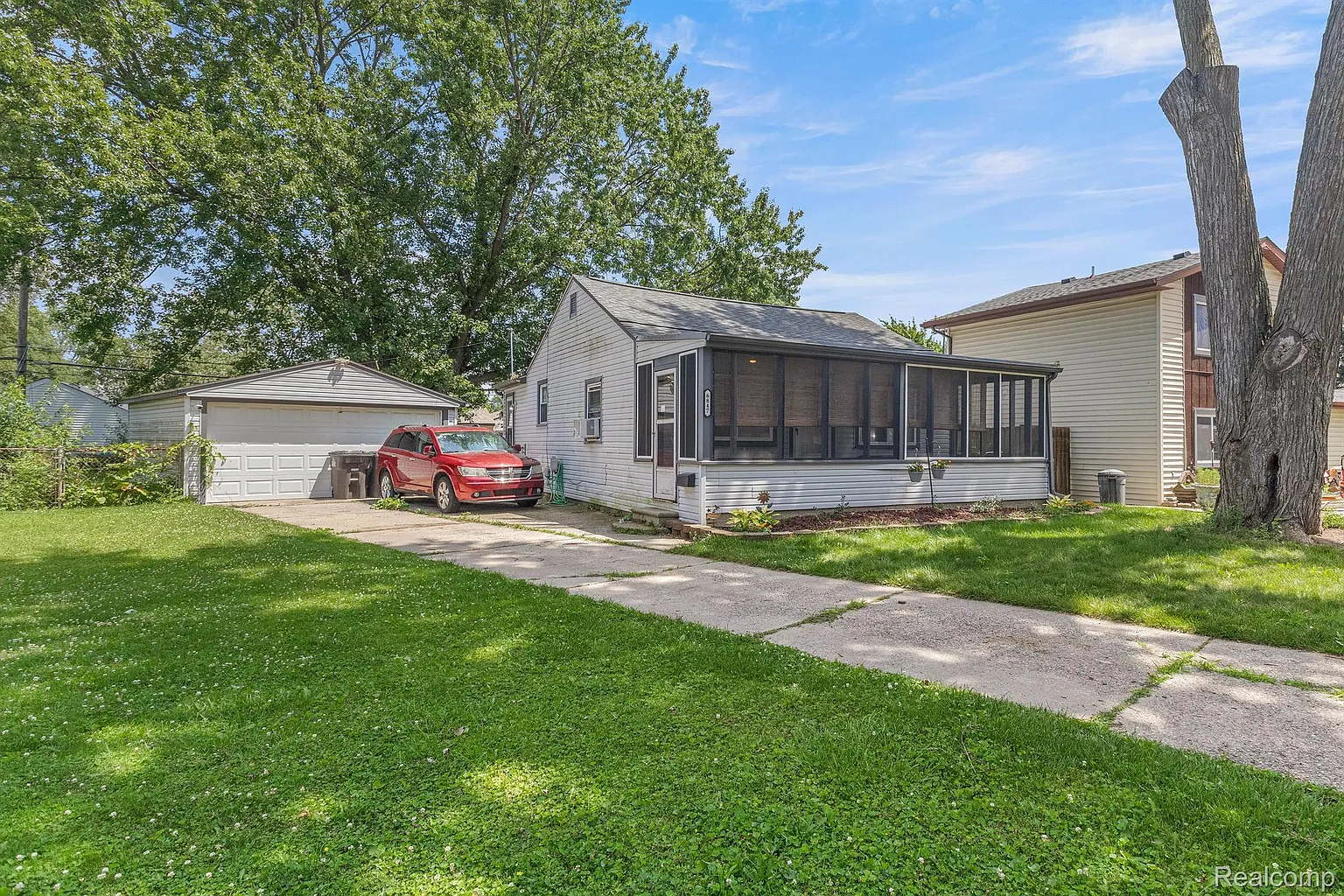 6847 Mortenview Dr photo 1