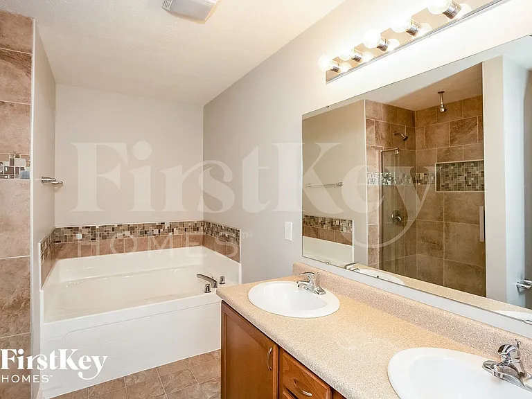 15515 Sibley Ln — Photo 7