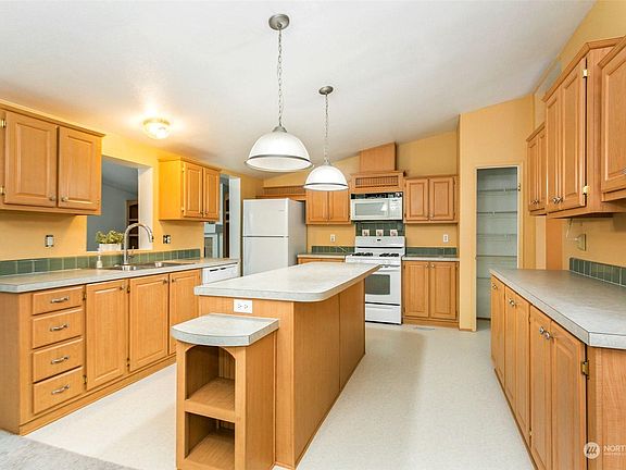 4th image of 5711 100th St NE Unit 20