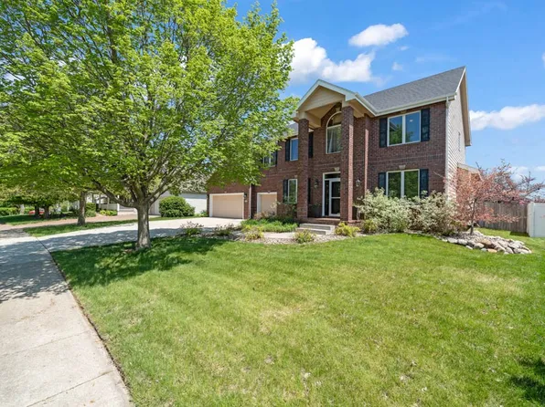 947 11th Ave SE, Altoona, IA 50009