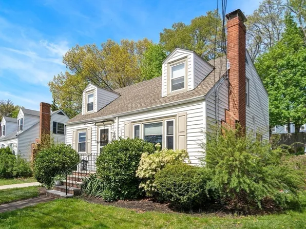 30 Van Brunt St, Hyde Park, MA 02136