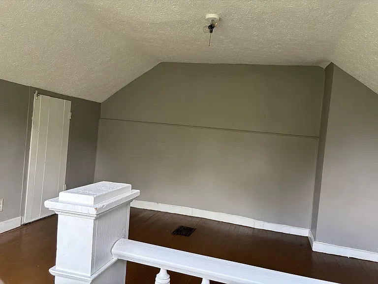 437 Leeds Ave — Photo 10
