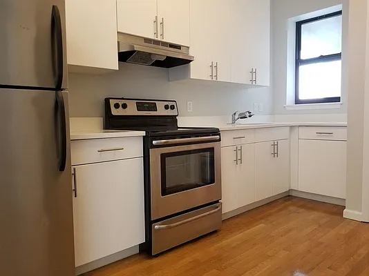 Rented by Bruma Realty LLC | media 6