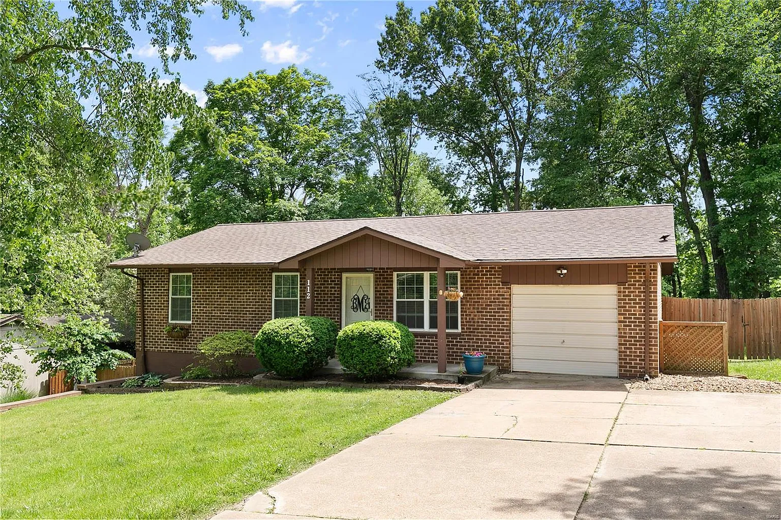 112 Willow Dr photo 1