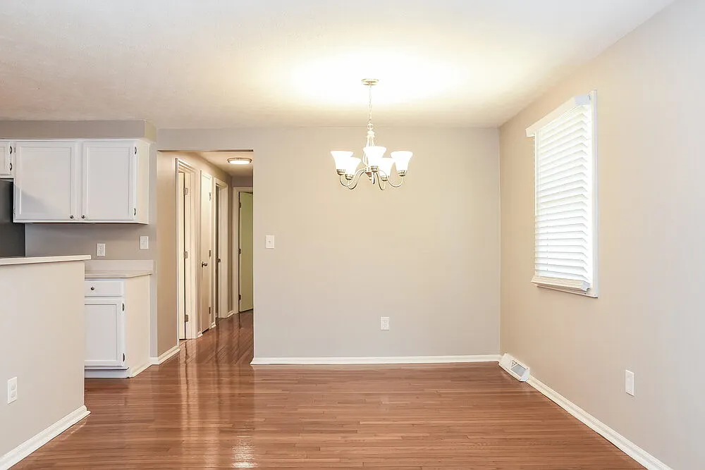 3 bed, 2.0 bath, 1488 sqft, $2,385 — Photo 4